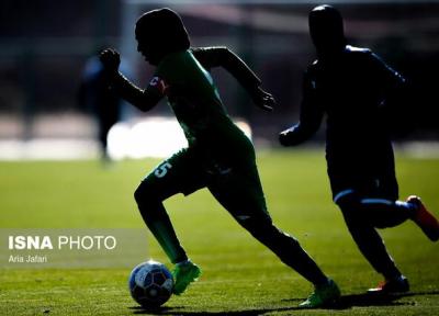 نبرد دختران فوتبال در توپخانه کرمان