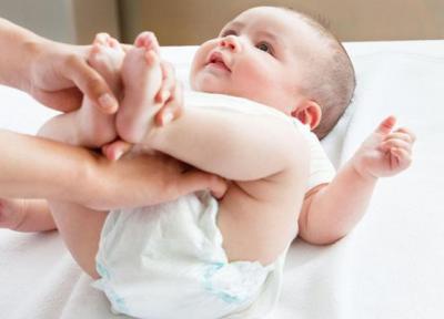 تعویض پوشک نوزاد به صورت صحیح و اصولی