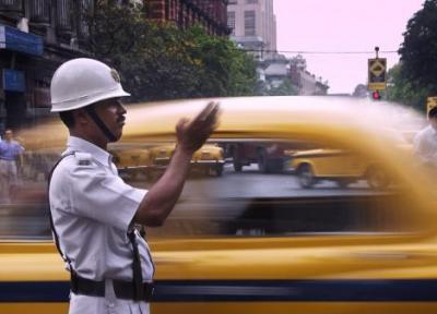 تور ارزان هند: صحنه زیبایی که پلیس هند در خیابان رقم زد