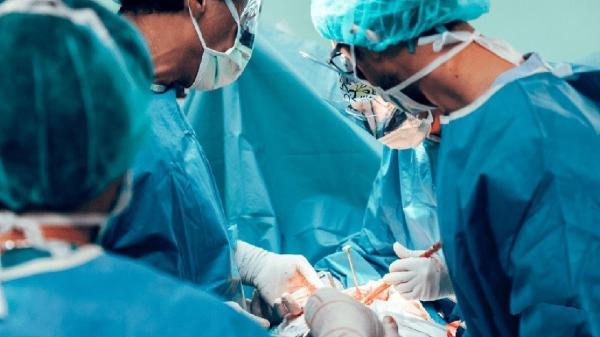 فوت یک دختر 23 ساله در اهواز حین جراحی زیبایی